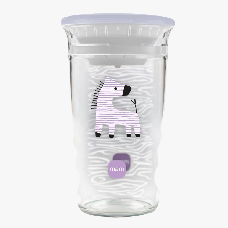 Gjennomsiktig tåteflaske med lys lilla lokk, lilla stripete sebra og lilla 'mam'-logo.