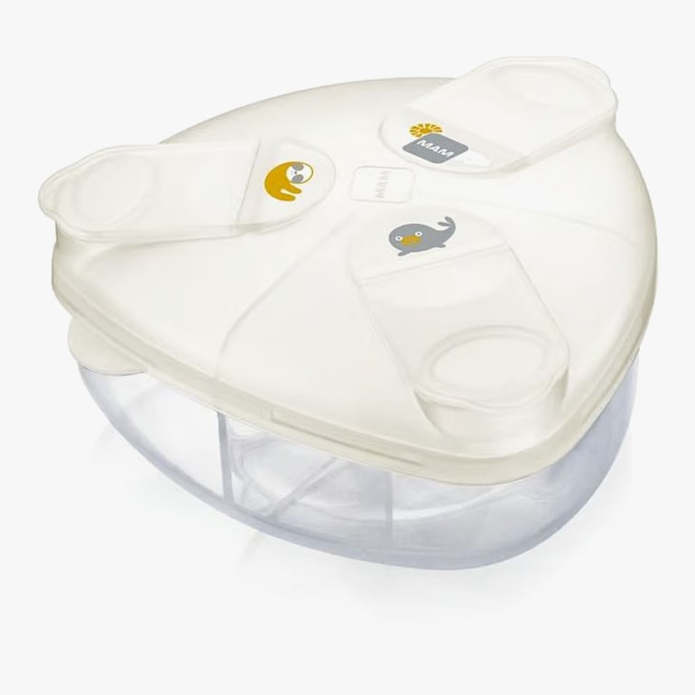 Hvit og transparent babyformeldispenser med tre rom og dyretematiske lokk.