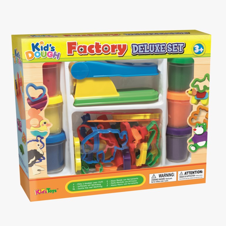 Et Kid's Dough Factory Deluxe Set i gul eske, viser flere deigbeholdere, en presse og fargerike kuttere.