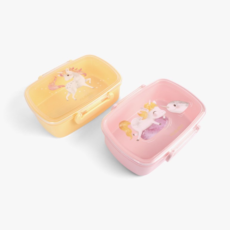 Rosa rektangulær matboks med gjennomsiktig lokk med enhjørning og narhval, og en gul boks med enhjørning.