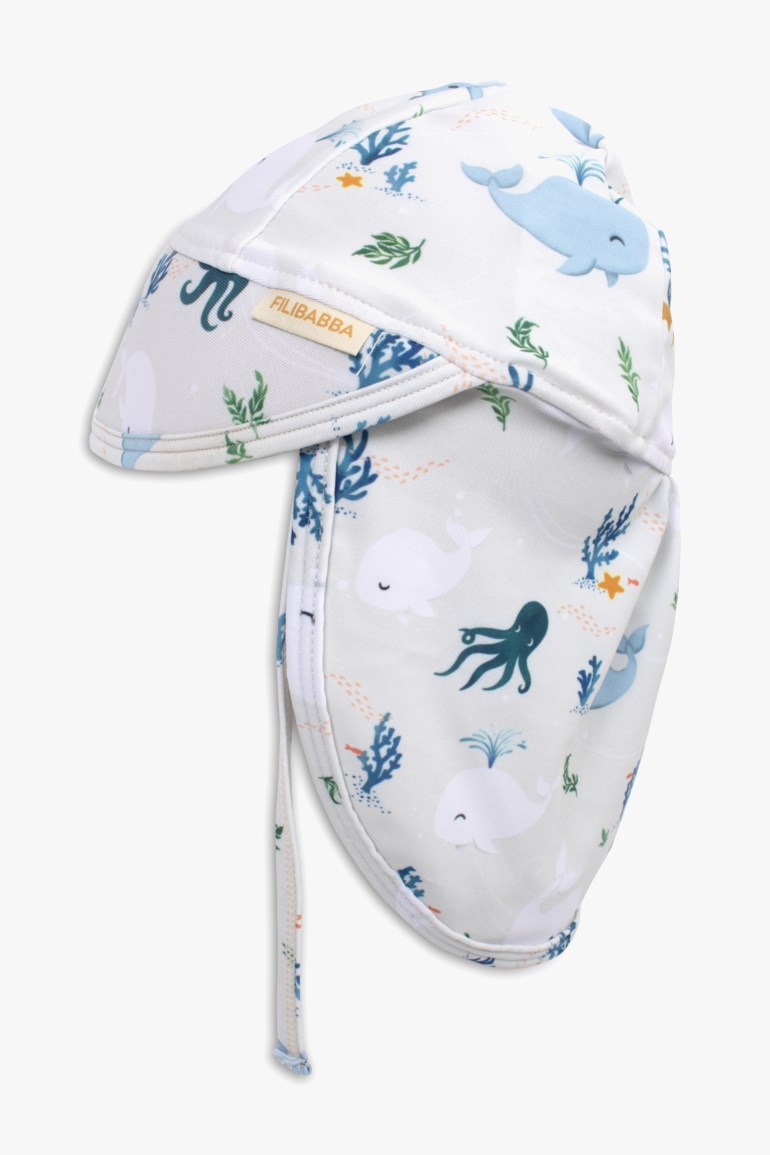 Baby solhatt med havdyrmønster, inkludert hvaler, blekksprut og koraller, med brem og nakkeklaff.