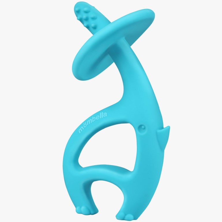 En lyseblå dyreformet bitering for baby med teksturert topp, små føtter og et øye.