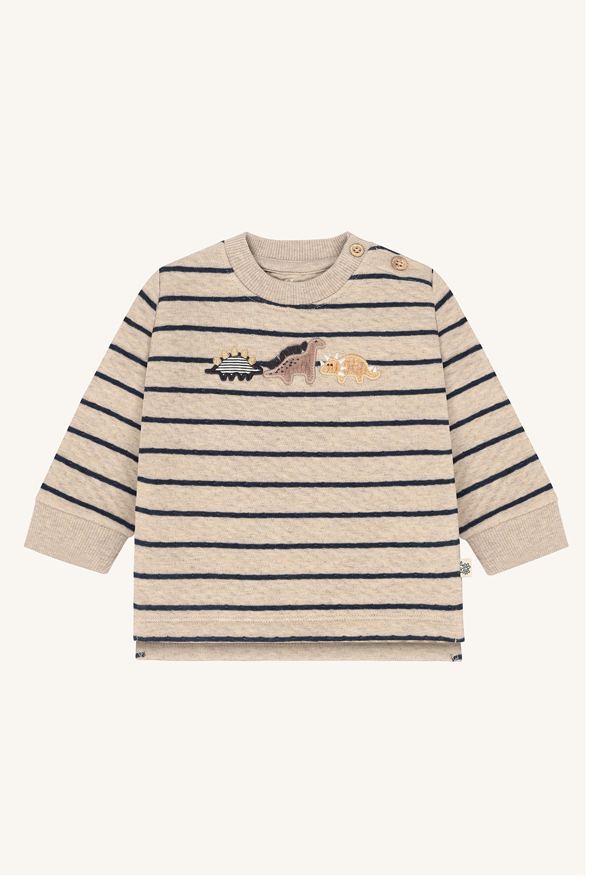 Babys beige langermet topp med marineblå striper, skulderknapper og dinosaurapplikasjoner, forfra.
