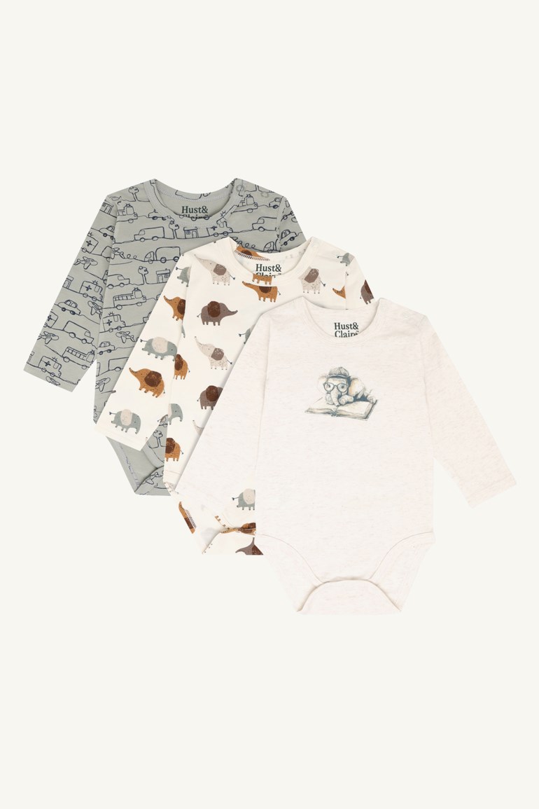 Tre baby langermede bodysuits: hvit med lesende elefant, kremfarget med elefanter, grå med kjøretøy.