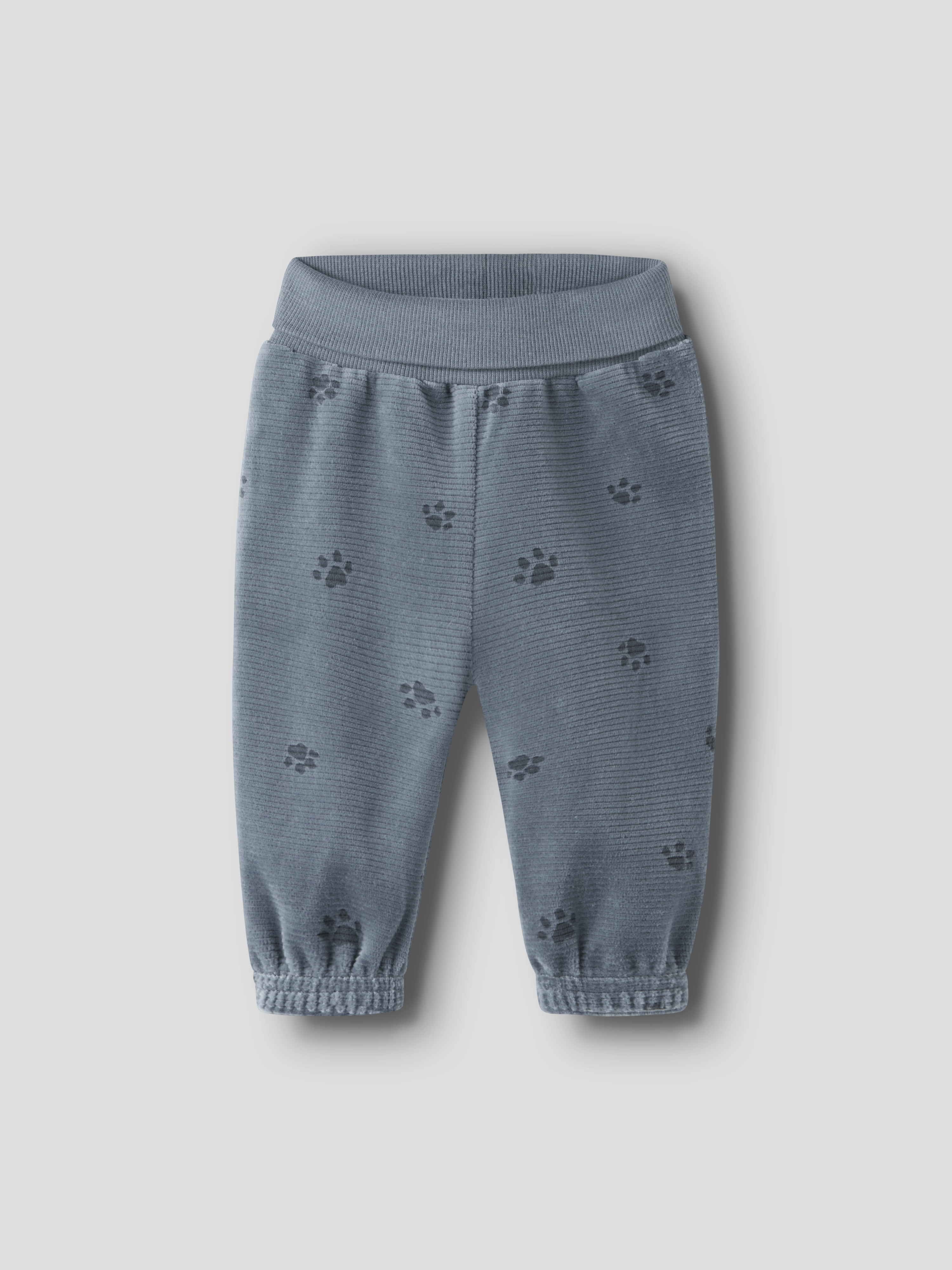 Babyblå ribbestrikket joggebukse med potetrykk, elastisk midje og vrangborder, forfra.