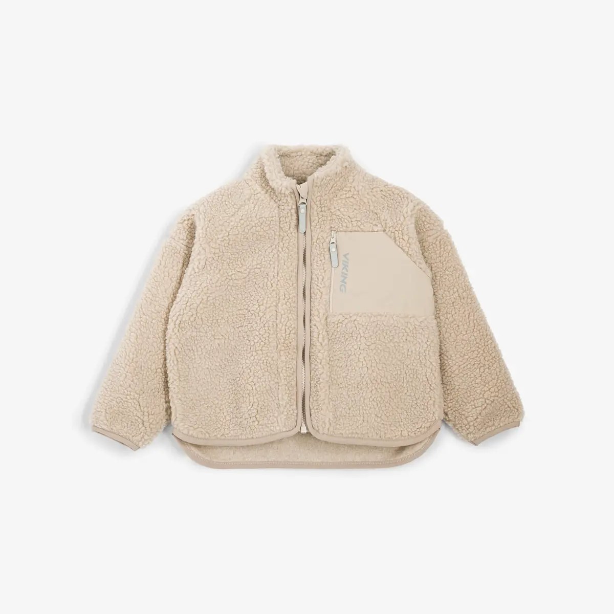 Lys beige teddyfleecejakke med hel glidelås, høy krage og en flat brystlomme.