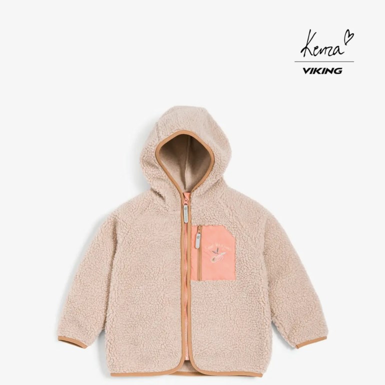 Barns beige sherpa fleece hettejakke med ferskenfarget glidelås foran og brystlomme.