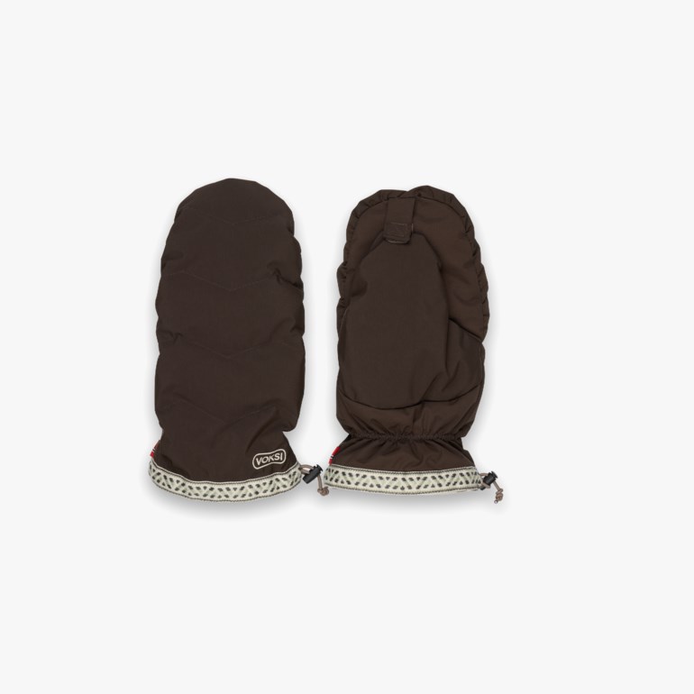Brune puffede babyvotter med mønstrede mansjetter og elastiske snorer, forfra.