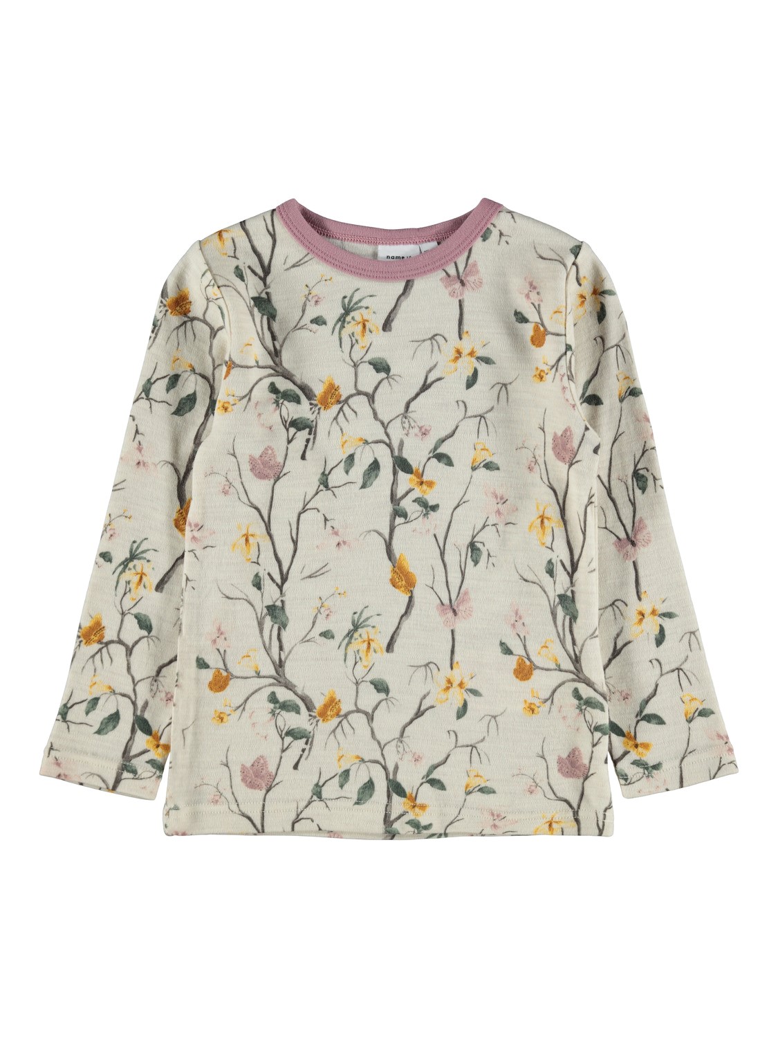 Langermet barnetopp i kremhvit med blomster- og grenmønster, rosa ribbet rund hals, forfra.