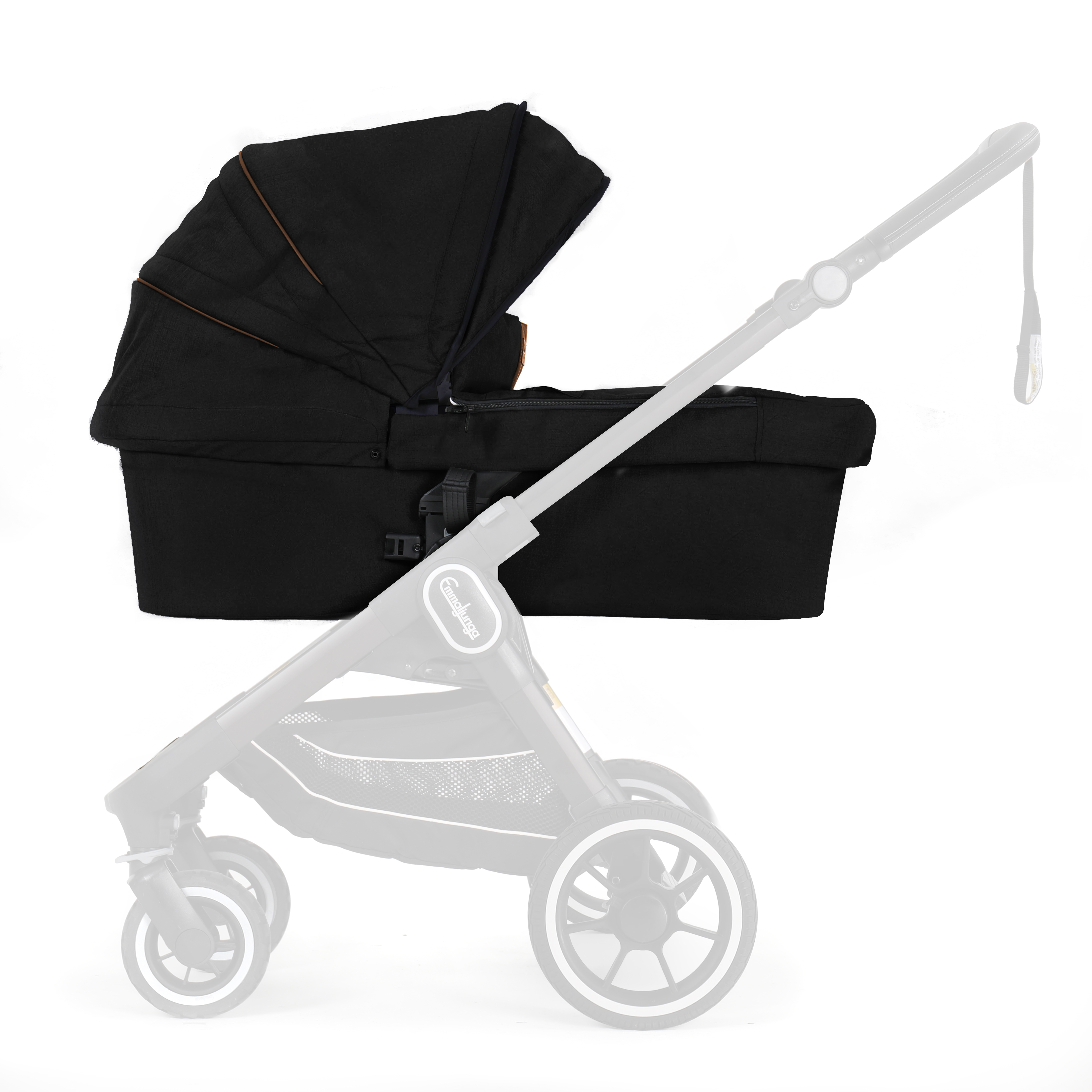 Svart liggedel til barnevogn med delvis åpen kalesje montert på grått vognunderstell.