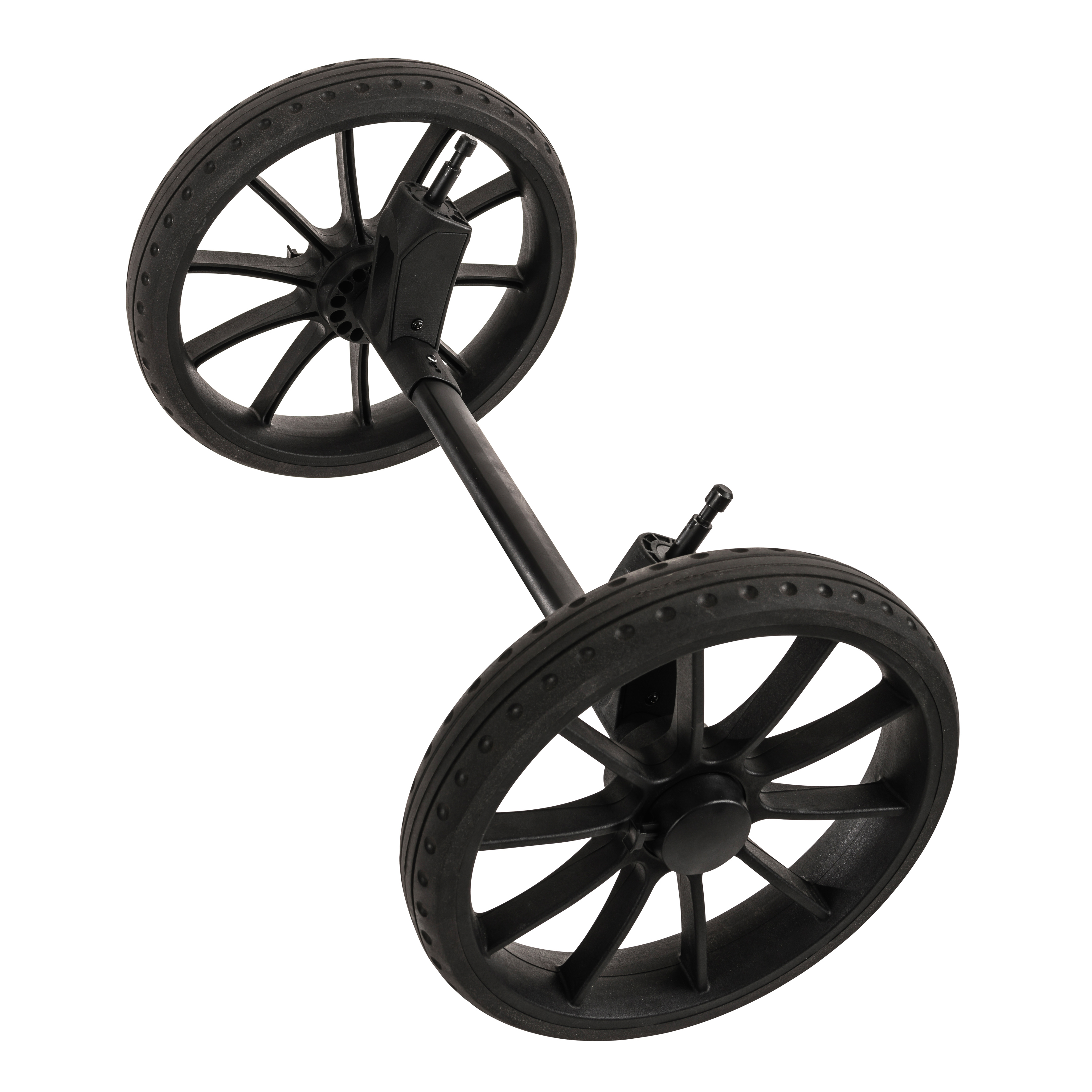 Svart tohjulsenhet med eiker, teksturerte felger og en aksel med koblinger.