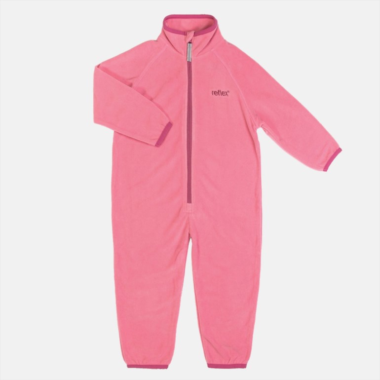 Rosa fleece barneoverall med hel glidelås, høy krage og ribbekanter.