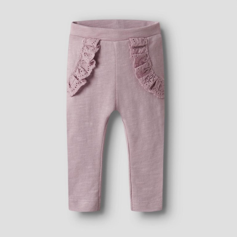Støvrosa baby leggings med volanger i blondekant på øvre front.