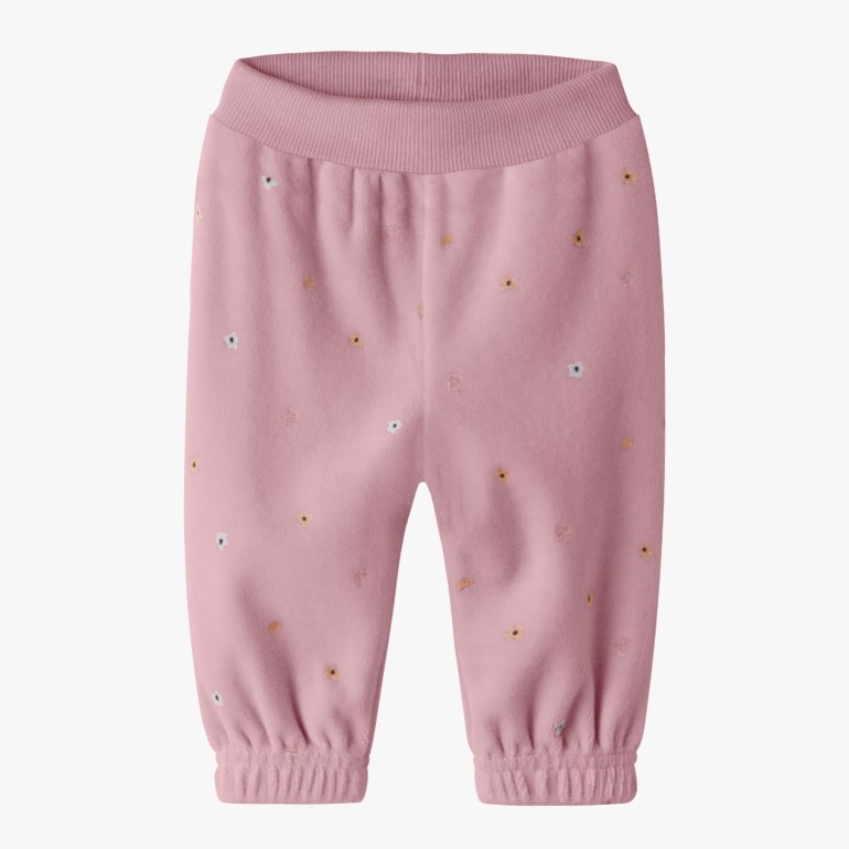 Rosa babyjoggebukse med små flerfargede broderte blomster, ribbet linning og mansjetter.