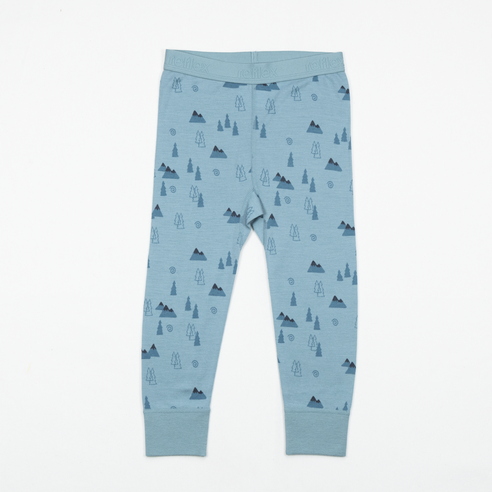 Lyseblå barneleggings med mørkeblått fjell- og tremønster, strikk i midjen, sett forfra.