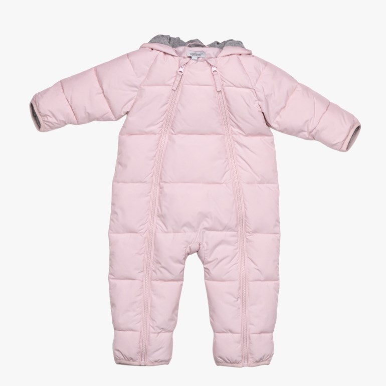 Rosa vattert babyvinterdress med grå hettefôr og to glidelåser foran.